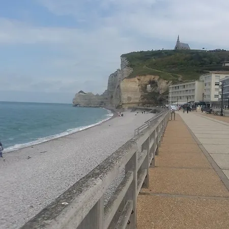 Les Galets Bleus Bed & Breakfast